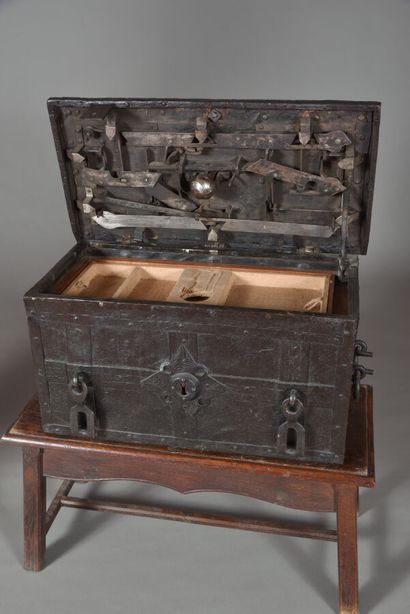 null Wrought iron "Nuremberg" marine chest, with its key of opening, decorated with...