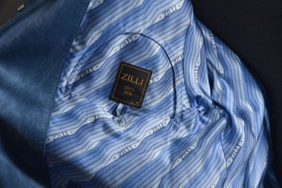 null ZILLI. Sur chemise "JUNKER" en veau velours bleu jean à surpiqures ton sur ton...