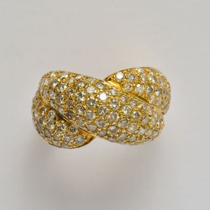 18K (750/oo) yellow gold ring with a curved...