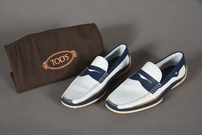TODS. Pair of men's moccasins boat style...