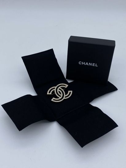 null CHANEL. Important brooch in gilded openwork metal enhanced with rhinestones....