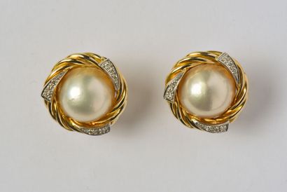 Pair of 18K (750/oo) two-tone gold ear clips...