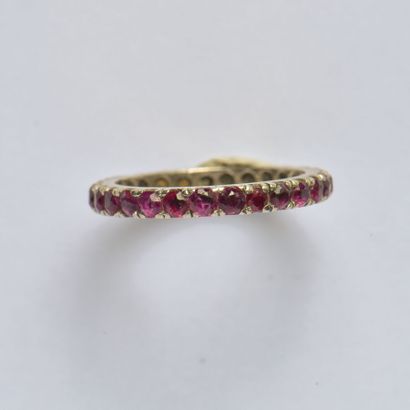 null *Silver wedding band (800/oo) decorated with small round rubies (3 missing and...