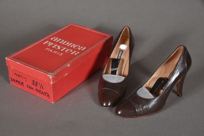 ANDREA PFISTER. Pair of brown leather pumps...
