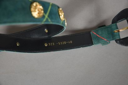null ESCADA. Green suede belt with a plaid pattern and crowned with gold metal pieces....