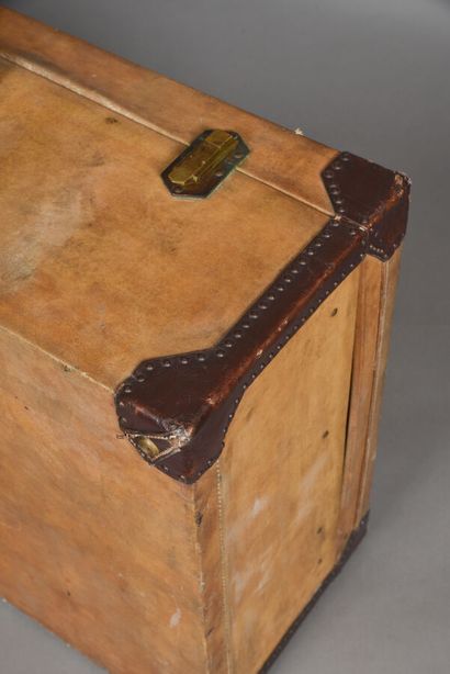 null Hermes Paris. Parchment suitcase with three locks signed "Hermes Paris", without...