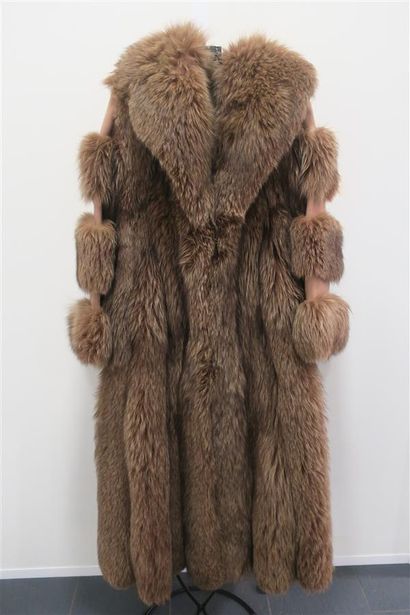 null Bill GIBB for Philip HOCKLEY London. Fox coat on a beige wool interlayer, two...