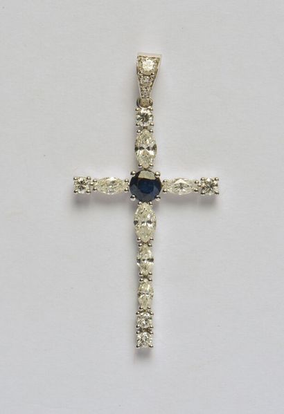 null Pendant "Cross" in 18K (750/oo) white gold, the arms set with brilliant-cut...