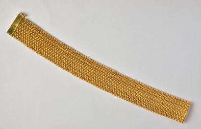 null GAY Frères : Bracelet ribbon in yellow gold 18K (750/oo) braided. Minimal deformations....