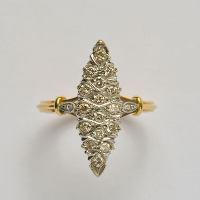 Two-tone 18K (750/oo) gold navette ring,...