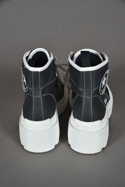 null CHRISTIAN DIOR. Pair of D-Rise boots in black leather, laces and white notched...