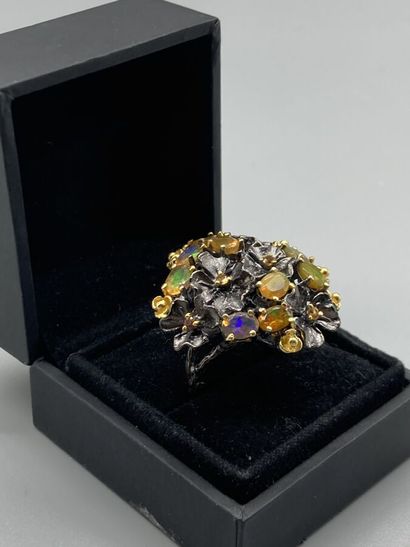 null Ring "Bouquet" in silver (925/oo) blackened and vermeiled set with oval opals...