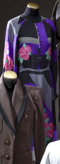 null Chloé haute couture by Karl Lagerfeld. Printed silk dress with geometric purple,...