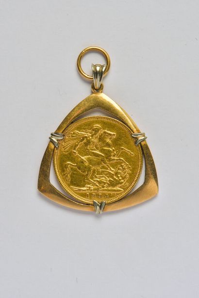Three-lobed pendant in 18K (750/oo) gold...