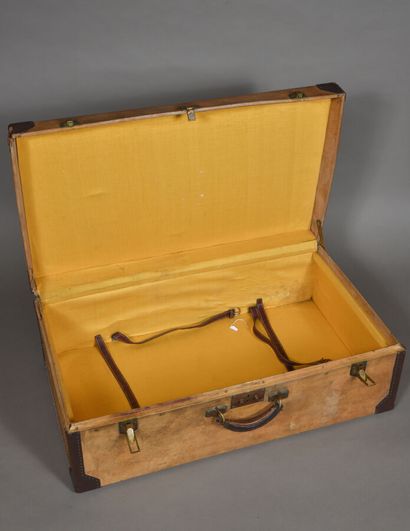 null Hermes Paris. Parchment suitcase with three locks signed "Hermes Paris", without...