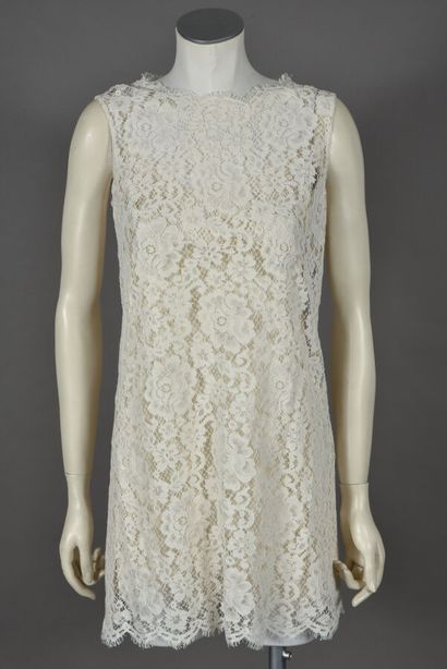null DOLCE & GABBANA. Ivory lace mini dress without sleeves on combination. Size...