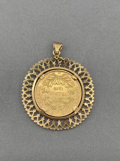 null Un pendentif monture or serti d'une pièce de 10 Frs or Nap. III 1863, bélière...