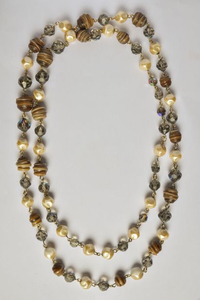 *Sautoir fantaisie en métal orné de perles...