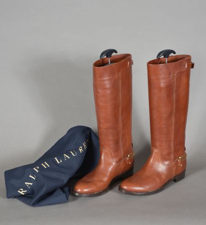 null RALPH LAUREN collection. Paire de bottes cavalière en cuir naturel, effet de...