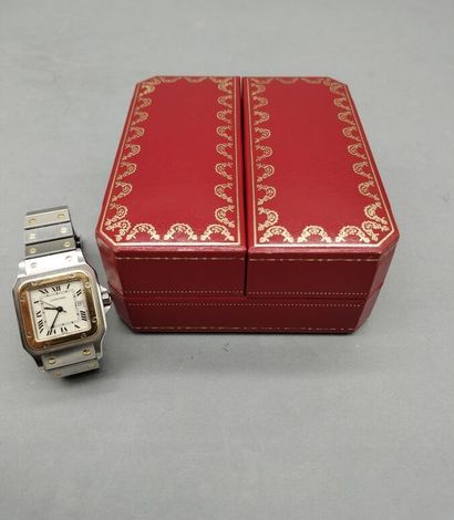 null CARTIER : Montre en acier et or jaune 18K (750/oo), modèle "Santos", cadran...