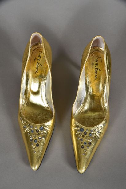 null FREE LANCE. Pair of golden leather pumps with pointed toe and metallic eyelets,...