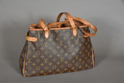 null LOUIS VUITTON. Shoulder bag in monogram canvas and natural leather, two handles,...