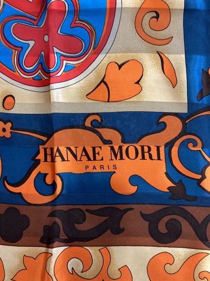null HANAE MORI - Châle en soie imprimé à effet rayé à motifs d'arabesques stylisées...