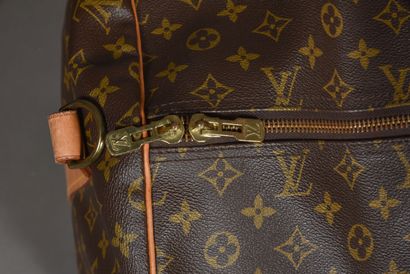 null LOUIS VUITTON.
Keepall 70 duffel bag in Monogram canvas and natural leather,...