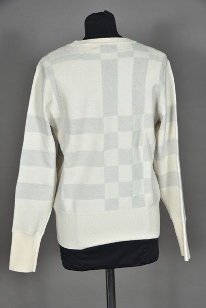 null BURBERRY. Pull en laine et polyamide écru, effet gris par un jeu de damier tartan,...