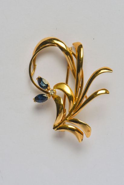 null Brooch "Gerbe" in yellow gold 18K (750/oo) smooth decorated with two sapphires...