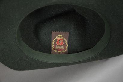 null ORIGINAL GASTEINER HUT made in Austria. Tyrolean hat made of khaki felt, headband...