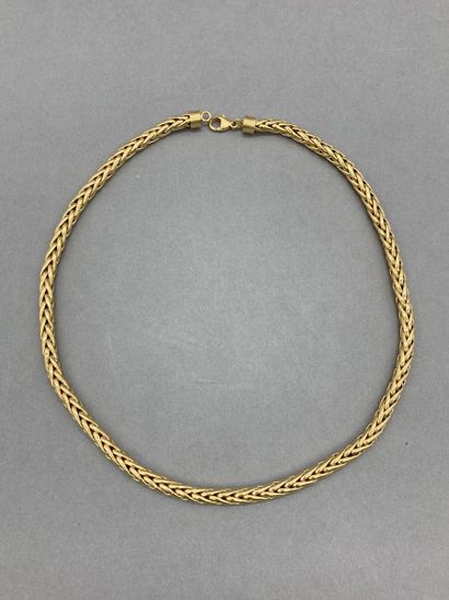 null Un collier maille palmier or, bossué, 19,4 g.