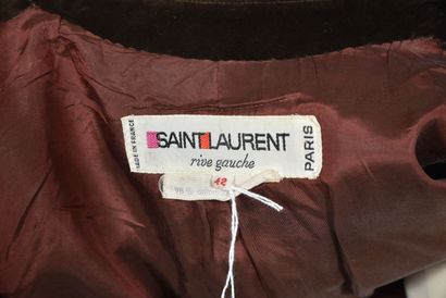 null Saint Laurent rive gauche. Veste tunique en velours marron, col, simple boutonnage,...