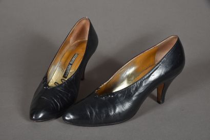 null ANDREA PFISTER. Pair of black leather pumps with three buttons and face to face...