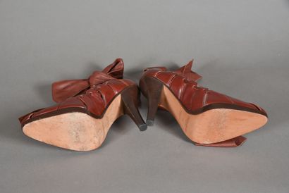 null Yves Saint Laurent Left Bank. Pair of natural leather cut-out pumps, gathered...