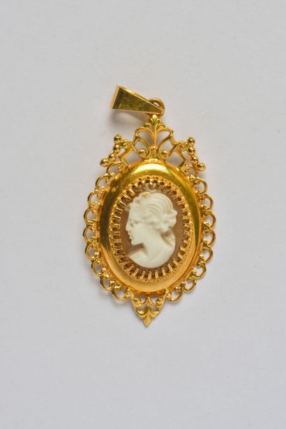 Pendant in 18K yellow gold (750/oo) with...