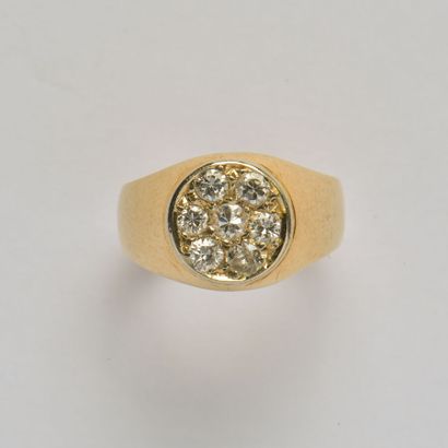 A smooth 18K (750/oo) yellow gold ring, centered...
