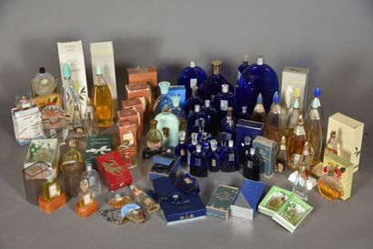 null BOURJOIS, années 1950
Assortiment de 69 flacons, la plupart avec leur Parfum...