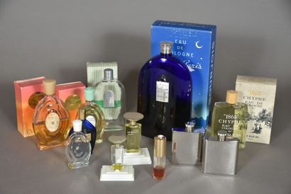 null BOURJOIS, années 1950
Assortiment de douze flacons, la plupart avec leur Parfum...