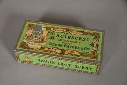 null VACHON/BAVOUX ET CIE, « Le lactescent », années 1900
Boîte de savon en métal...