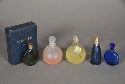 null WORTH, 1980s
Lot including two frosted glass "Boule majestic" bottles decorated...