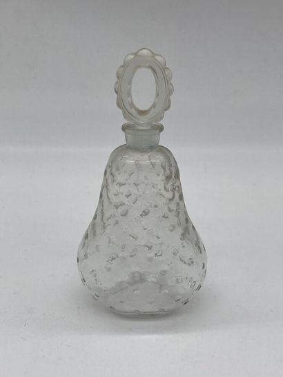 null Caron - "La Fête des Roses" - (1949)
Luxurious colorless pressed crystal bottle...