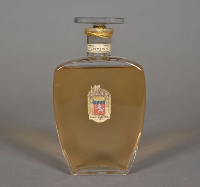 null SEBELLEN & DESPINEY, Parfumeurs Lyonnais, « LUGDUNUM », années 1920
Elégant...