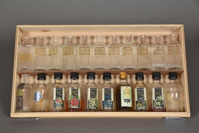 null Divers parfumeurs, années 1930
Assortiment de 21 flacons de lotions parfumées...