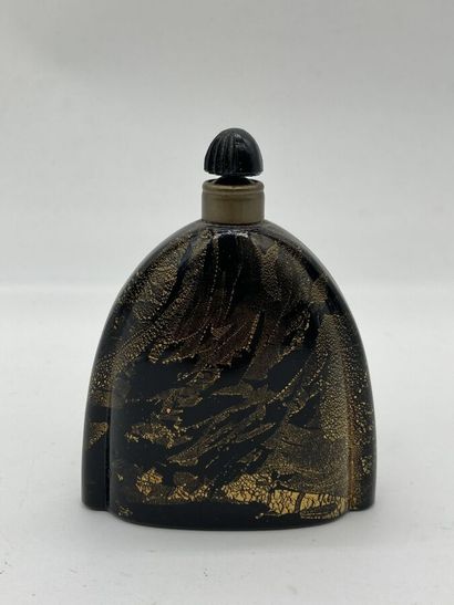 null Lenthéric - "Miracle" - (1924)
Flacon en verre opaque noir pressé moulé à décor...