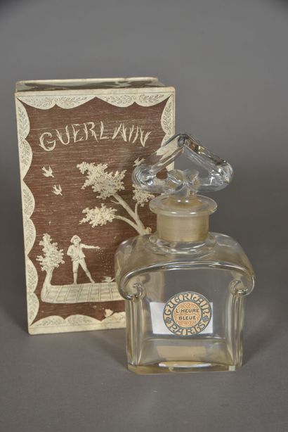 null GUERLAIN, "L'heure bleue", 1912
Colorless pressed crystal bottle from Baccarat,...