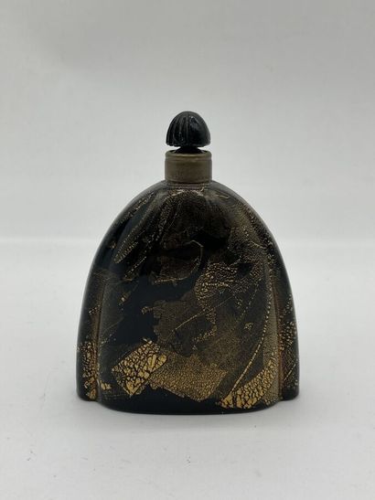 null Lenthéric - "Miracle" - (1924)
Flacon en verre opaque noir pressé moulé à décor...