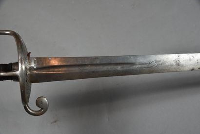 null Epée wallonne ou forte-épée de cavalerie dite de 1679, garde simple à deux pontats...