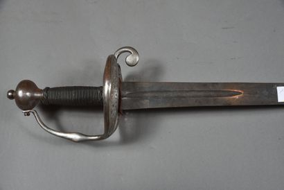 null Epée wallonne ou forte-épée de cavalerie dite de 1679, garde simple à deux pontats...