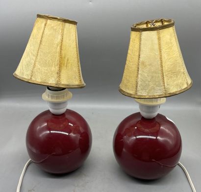Paire de petites lampes en céramique sang-de-boeuf.
XXème...